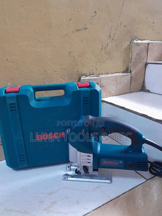 Bosch Jig Saw Machine 700w.