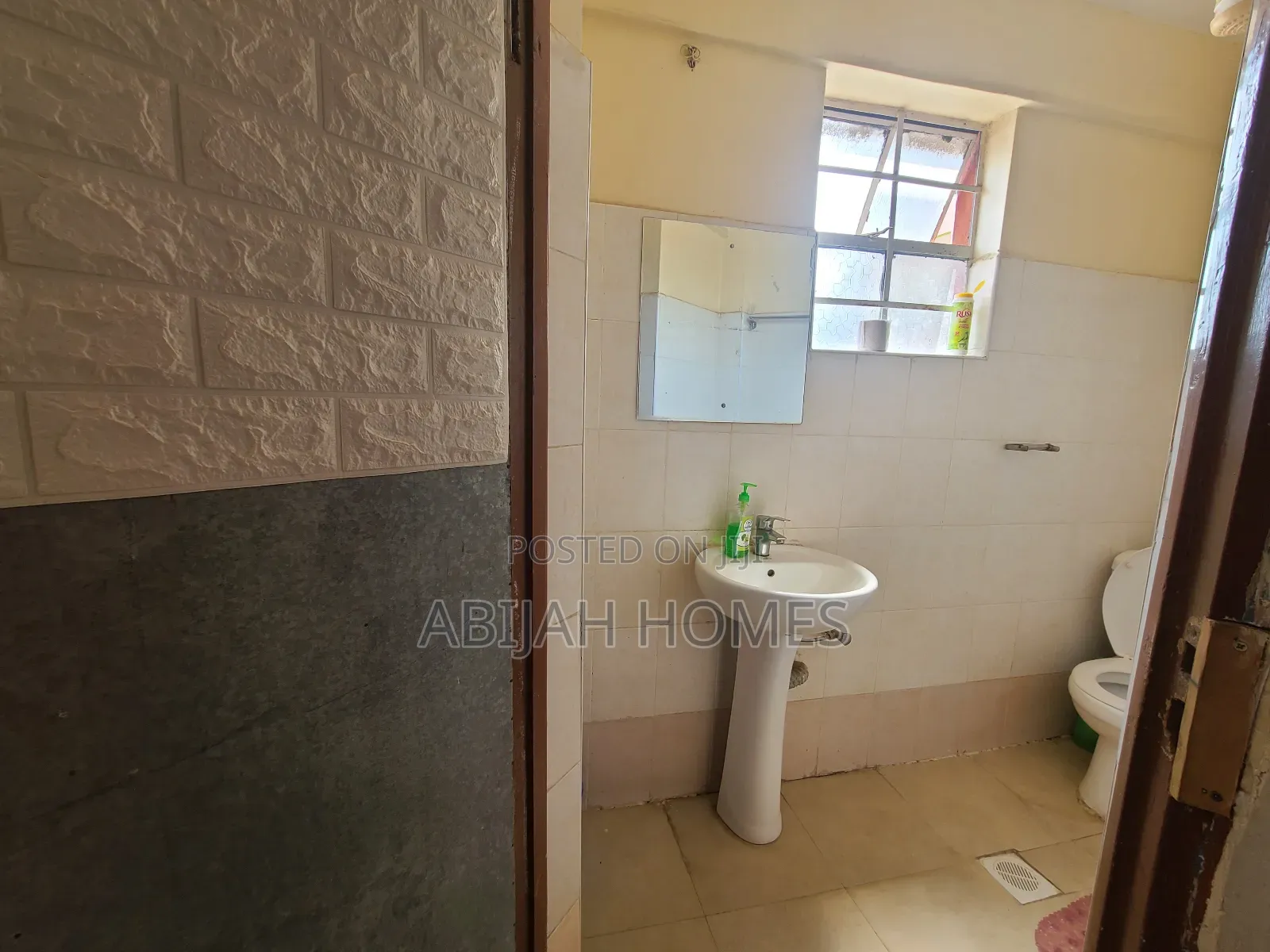 Studio Airbnb in Roysambu