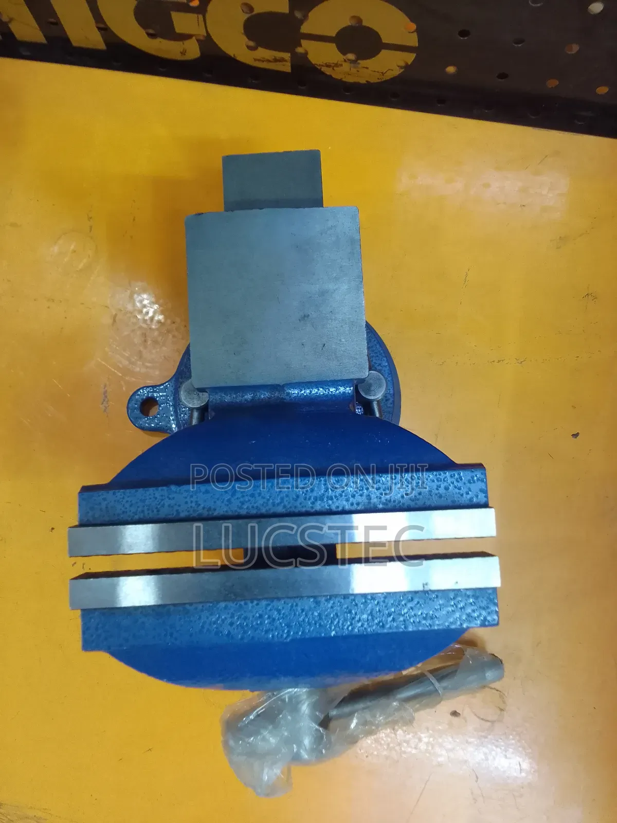 Bench Vise 8"