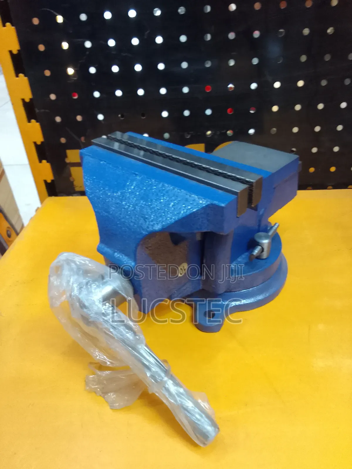 Bench Vise 8"