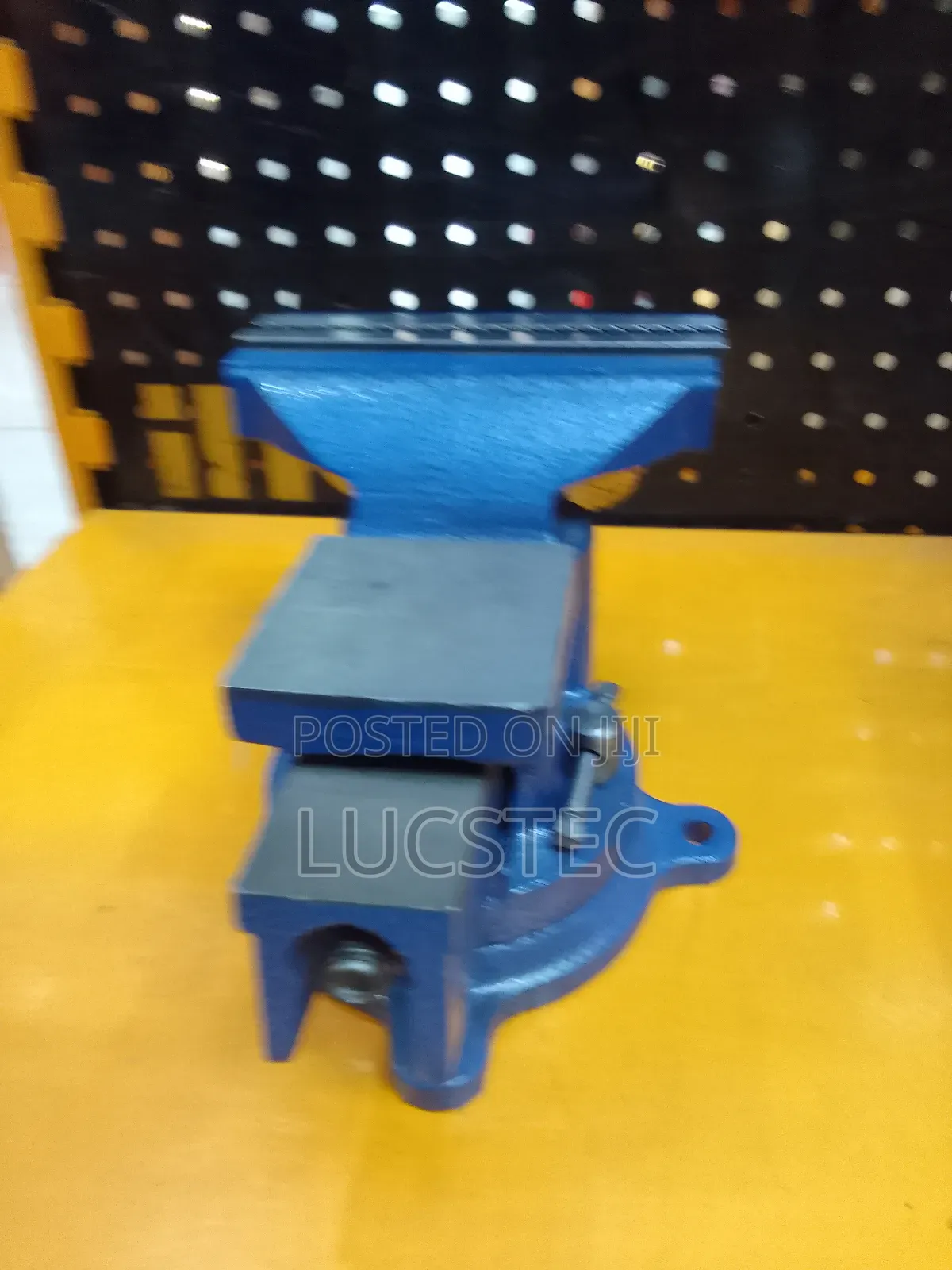 Bench Vise 8"