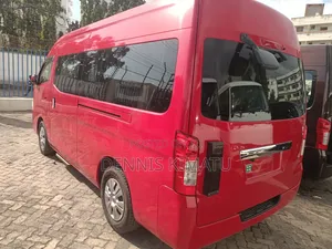Nissan Caravan (Urvan) 2017 Red