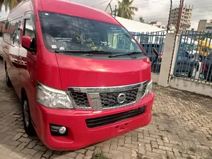 Nissan Caravan (Urvan) 2017 Red