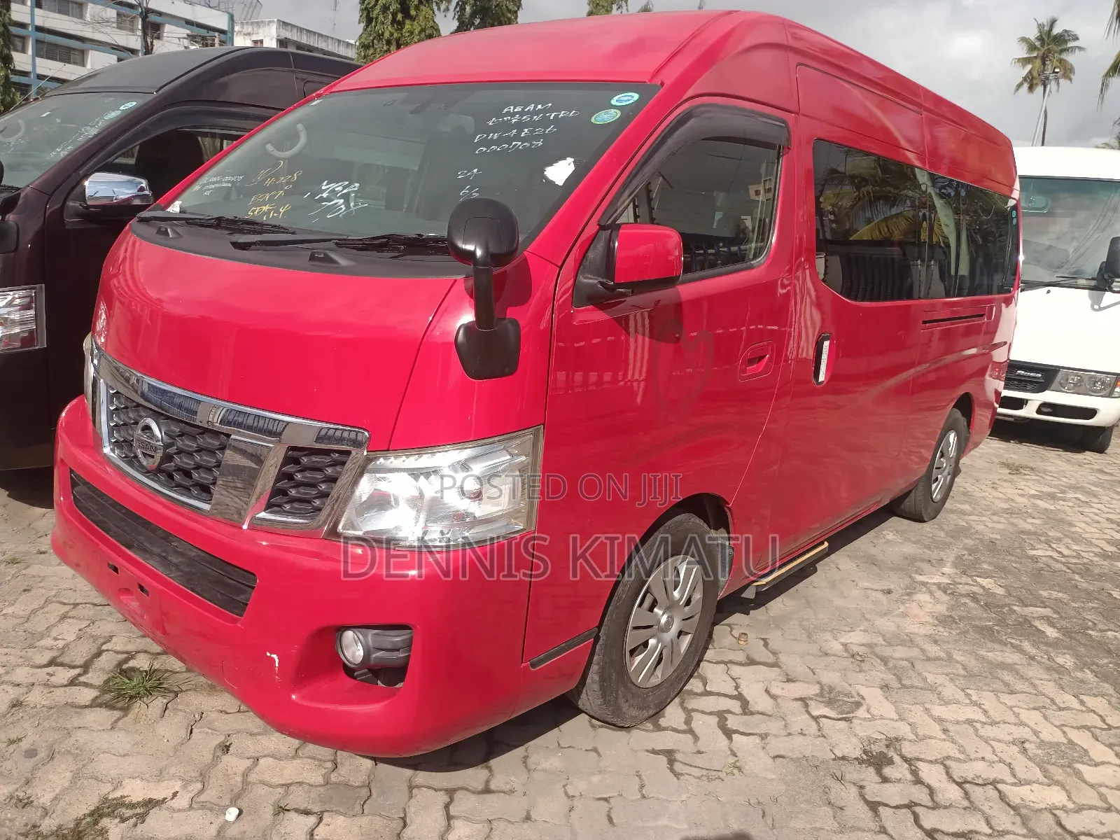 Nissan Caravan (Urvan) 2017 Red