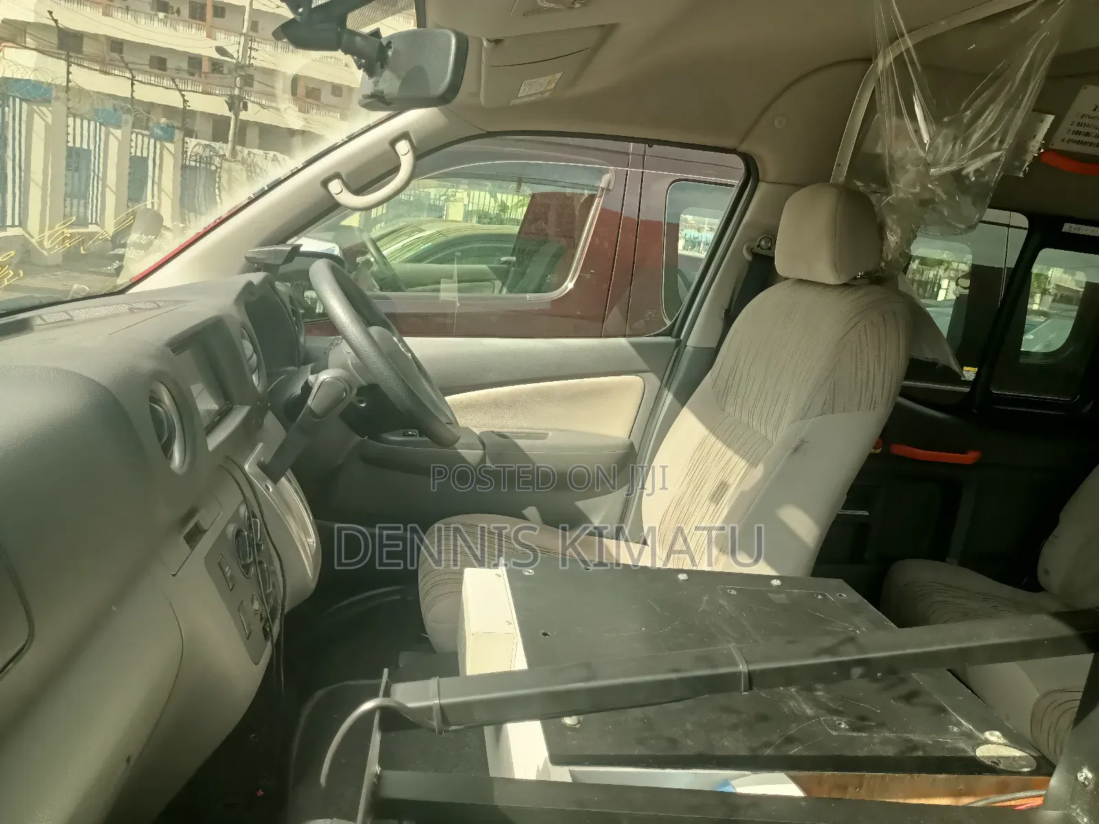 Nissan Caravan (Urvan) 2017 Red