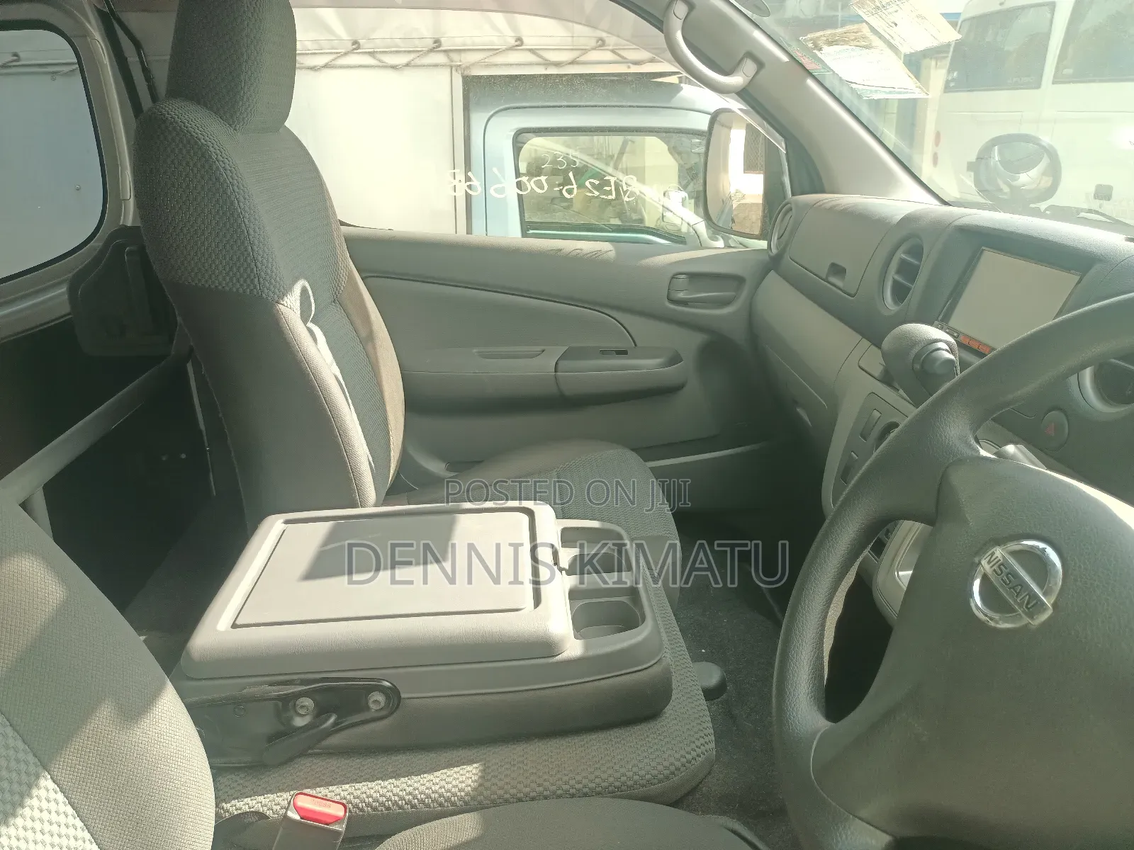 Nissan Caravan (Urvan) 2017 Silver