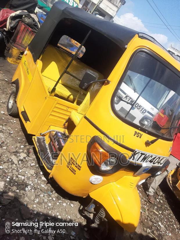 Piaggio Scooter 2021 Yellow - main view