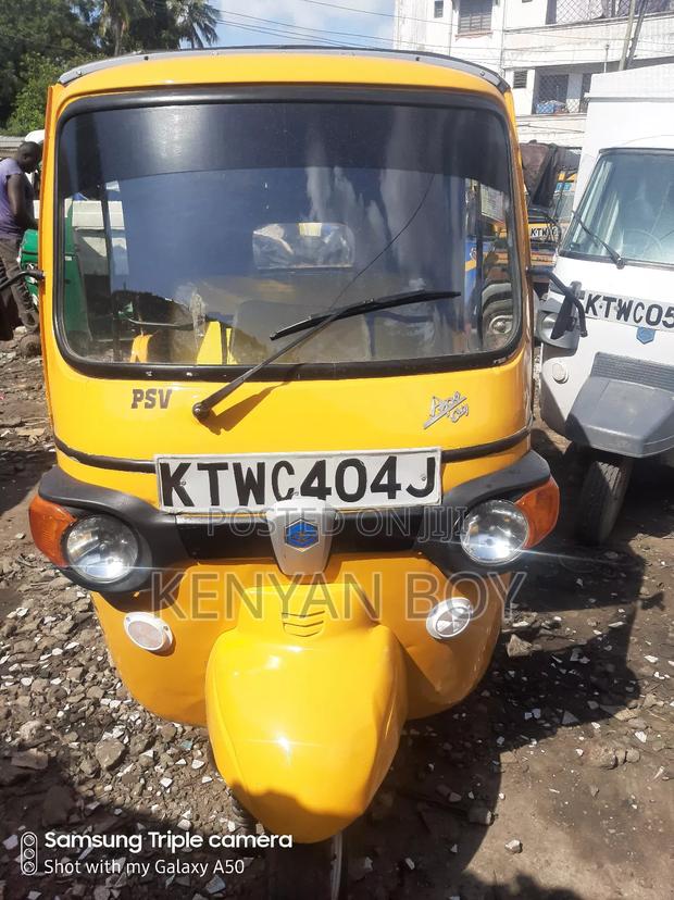 Piaggio Scooter 2021 Yellow - thumbnail 2