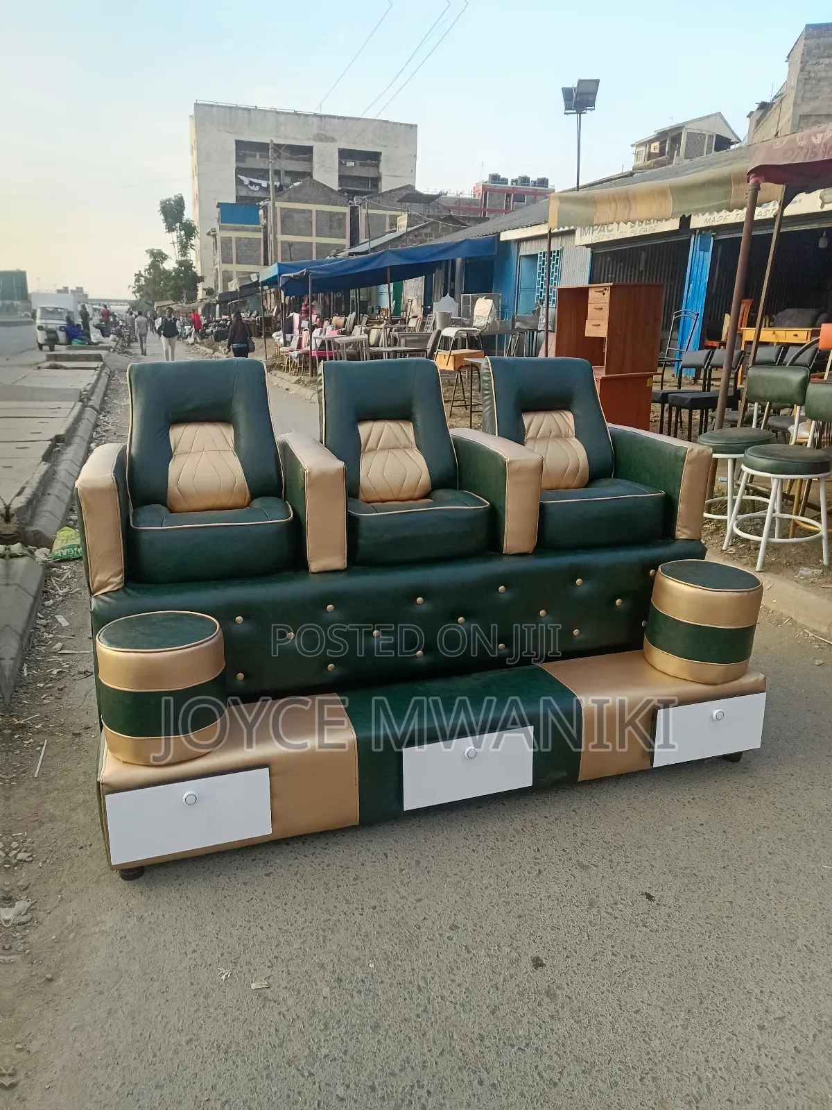 Pedicure Seat, 3 Seater Jungle Green and Gold.
