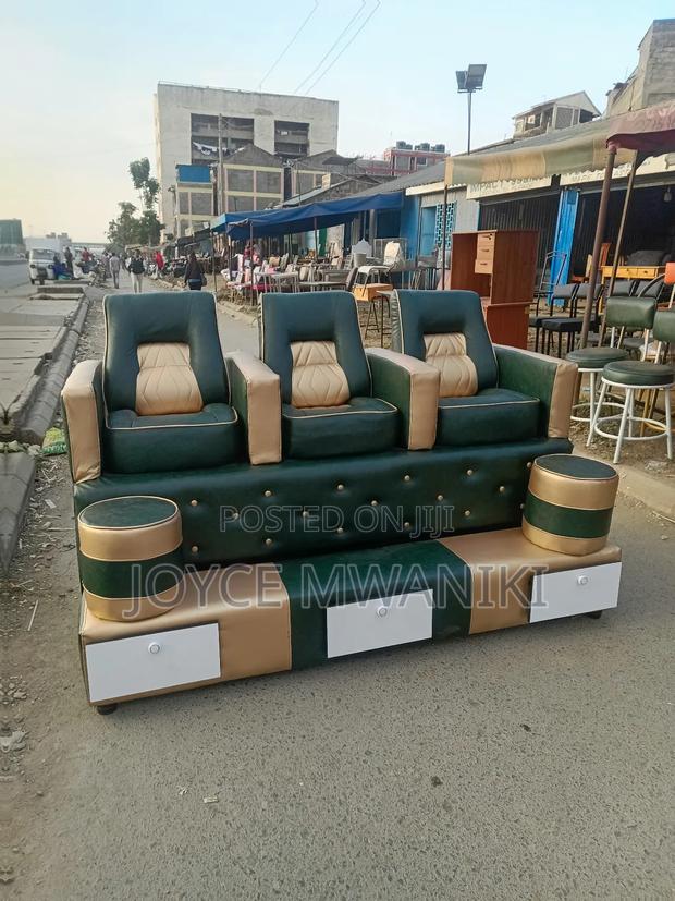 Pedicure Seat, 3 Seater Jungle Green and Gold.