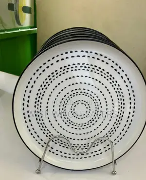 Set Of 6 Dinner Serving Ceramic Plates• ^