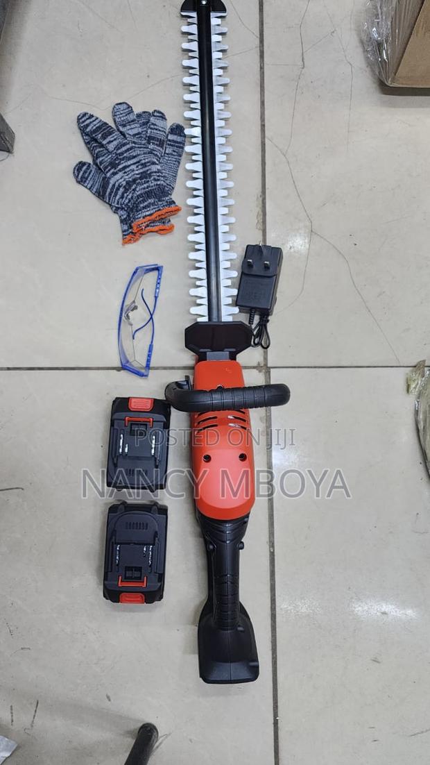 Cordless Hedge Trimmer With 2 Big Catteries - main view