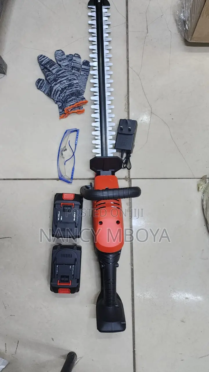 Cordless Hedge Trimmer With 2 Big Catteries