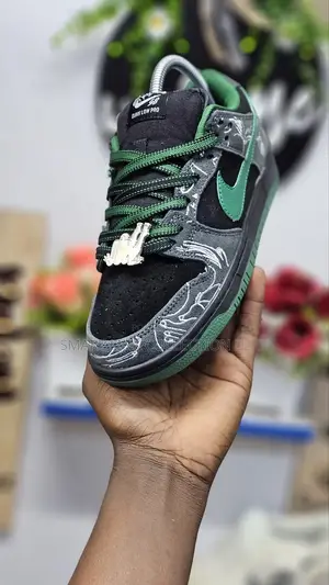 Dunk Low "THERE SKATEBOARDS"