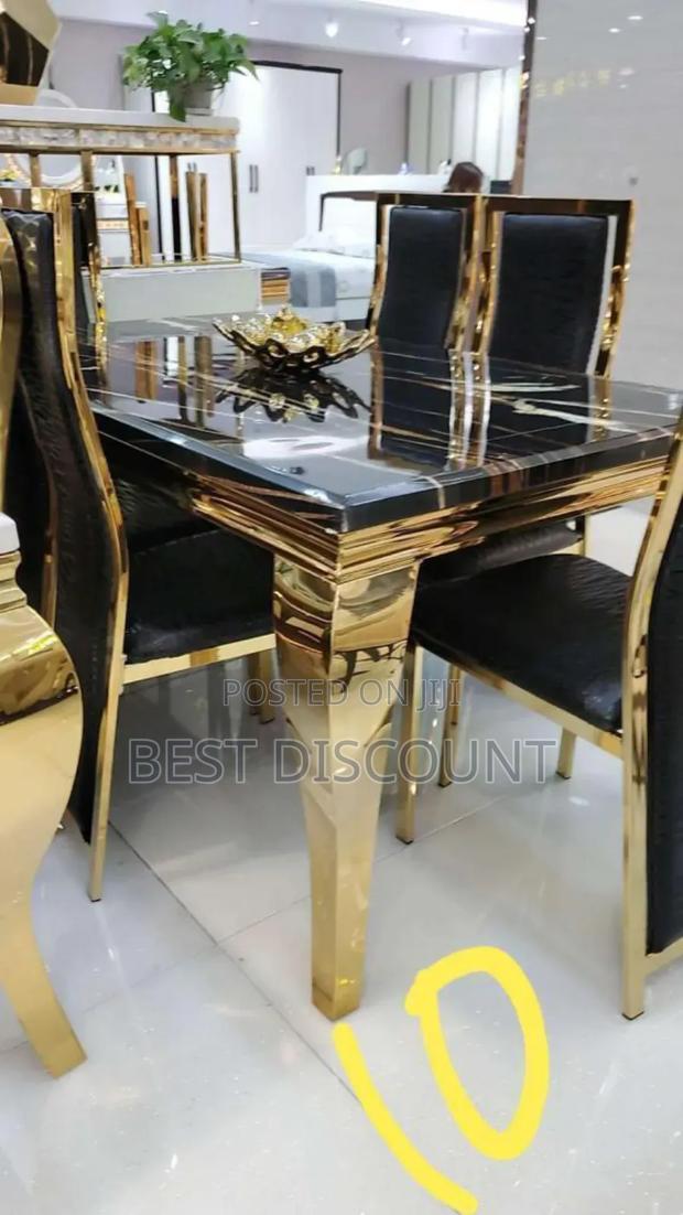 Luxurious Dinner Table - main view