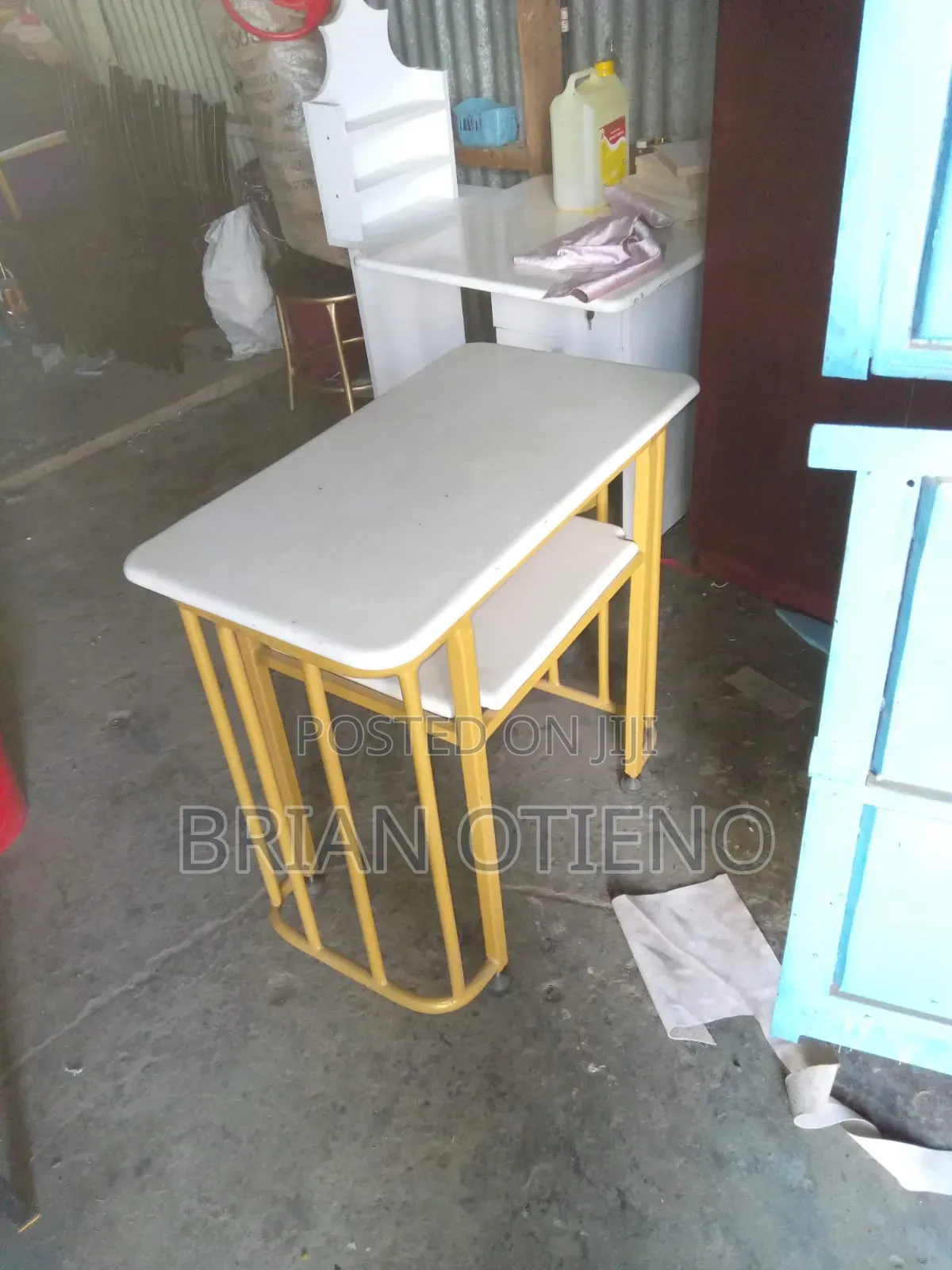 Golden Nails Tables