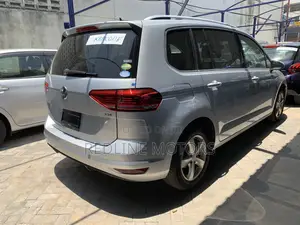 Volkswagen Touran 2017 Silver