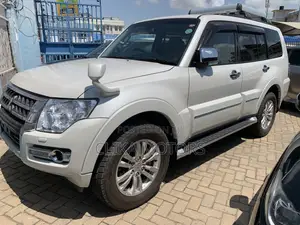 Mitsubishi Pajero V90 3.2 DI-D GL 2018 White