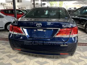 Toyota Crown 2017 Blue