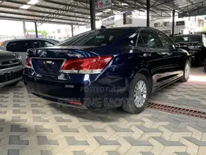 Toyota Crown 2017 Blue