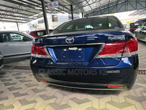 Toyota Crown 2017 Blue