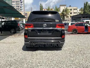 Toyota Land Cruiser 4.6 V8 ZX 2017 Black