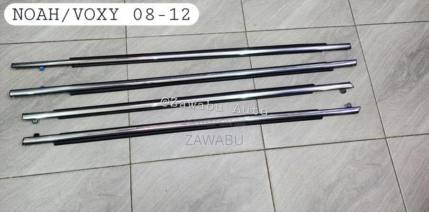 Weather Strips Noah/Voxy R70 Chrome 2008-2012