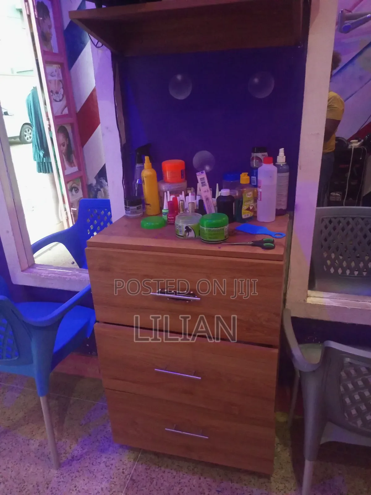 Salon on Sale,Fully Equipped and Operating