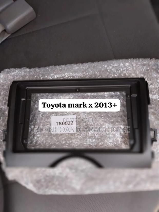 Toyota Mark X 2013 Android Radio Console/Frame - main view