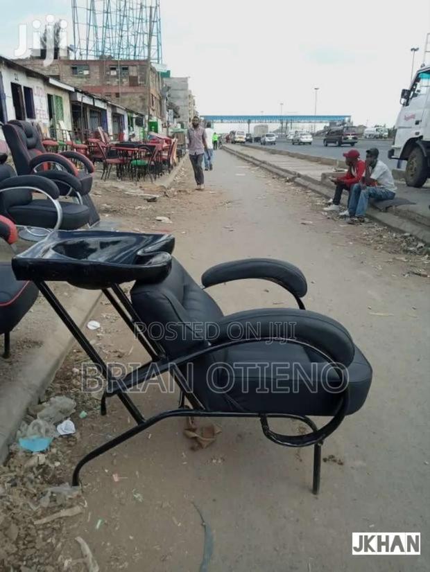 Simple Saloon Sinks - main view