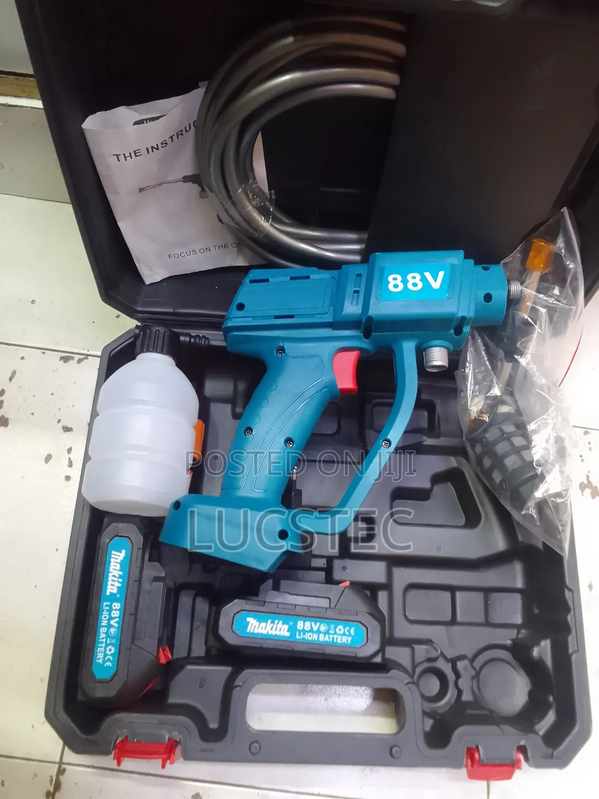 Makita Lithium-Ion/ Cordless Pressure Washer 88V
