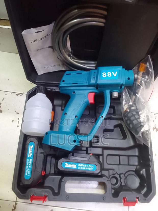 Makita Lithium-Ion/ Cordless Pressure Washer 88V