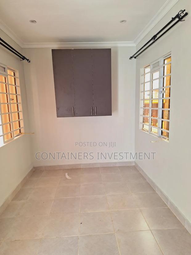 20ft Shipping Container Into a Bedsitter or Studio Unit. - thumbnail 2