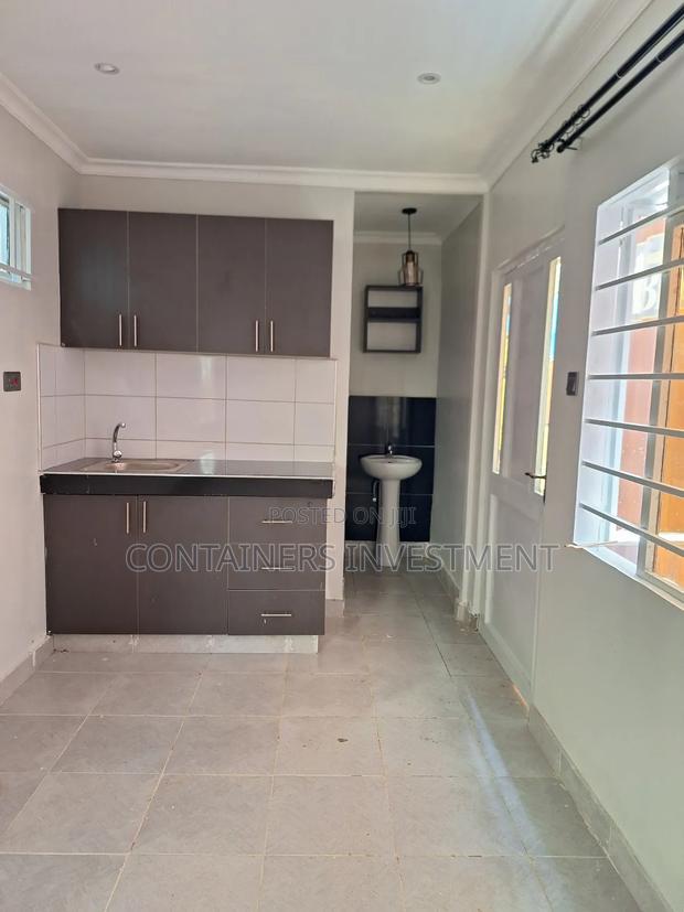 20ft Shipping Container Into a Bedsitter or Studio Unit. - thumbnail 4