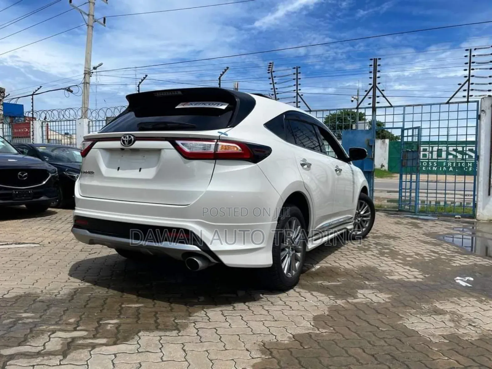 Toyota Harrier 2.0 2017 White