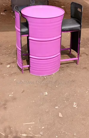 Barrel Table With Nest Seats