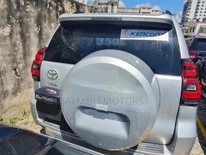 Toyota Land Cruiser Prado 2018 Silver