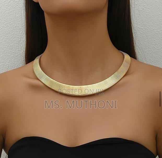 Simple Elegant Ladies Neckpieces - thumbnail 3