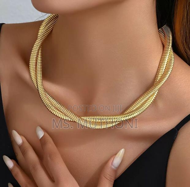 Simple Elegant Ladies Neckpieces - thumbnail 4