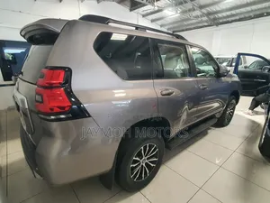 Toyota Land Cruiser Prado 2017 Gray