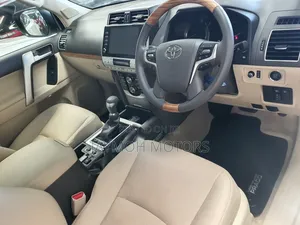 Toyota Land Cruiser Prado 2018 White