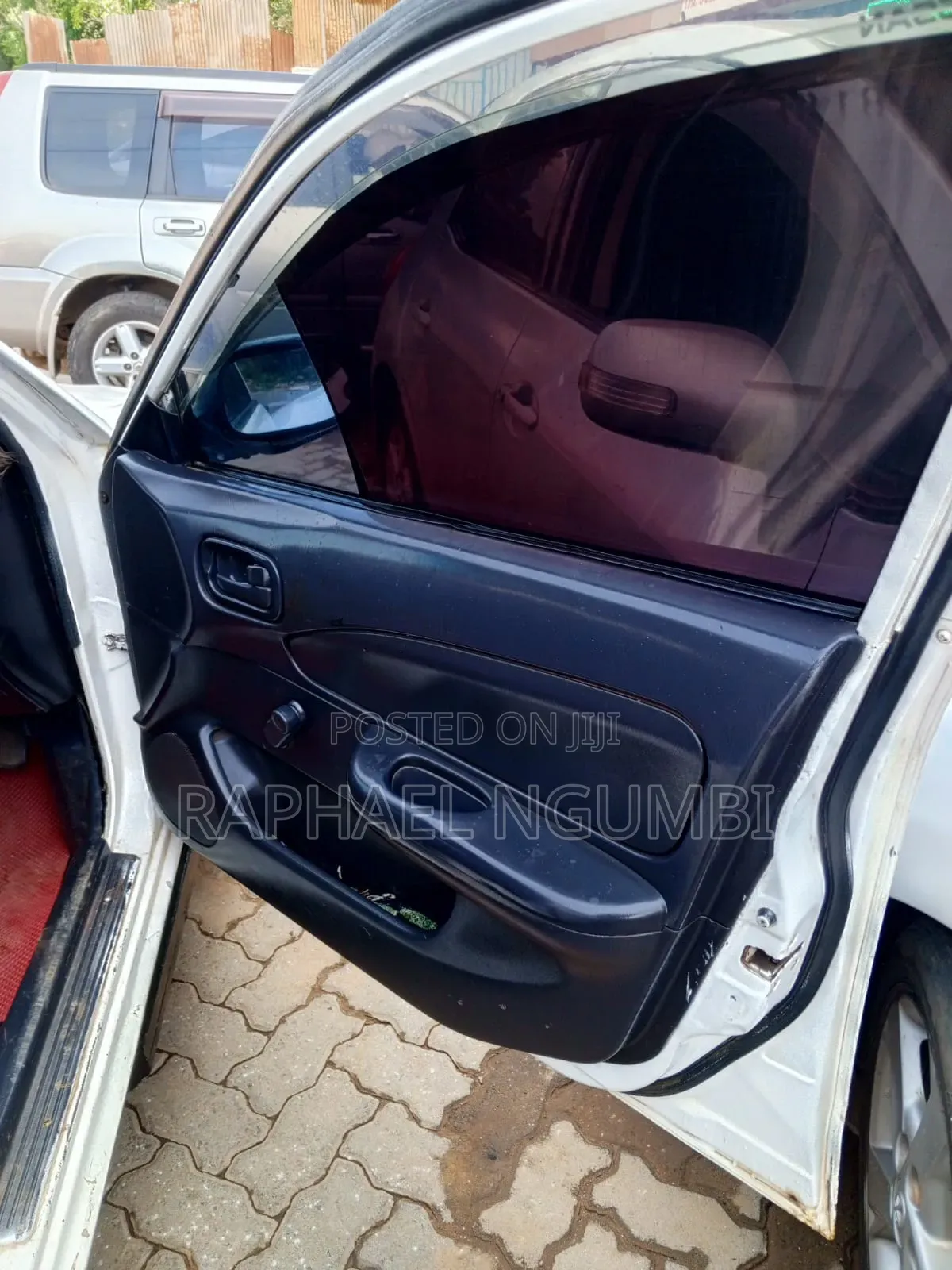 Nissan Advan 2001 White