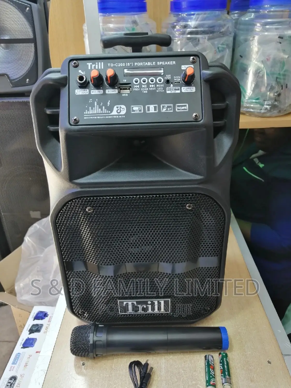Trill Powered Speaker C200 8 Inch