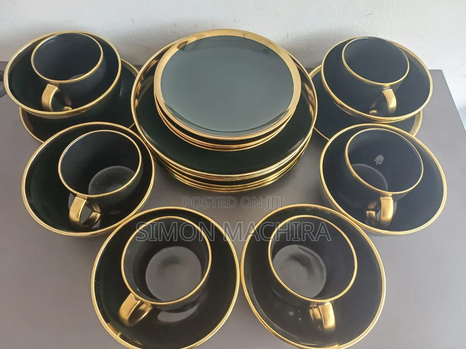 Classy and High Quality 24pieces Gold Rimmed Dinner Set