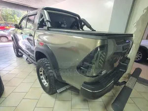 Toyota Hilux 2022 Gold