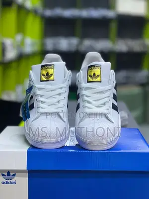* Men's/ Women Adidas Authentic Superstar Casua