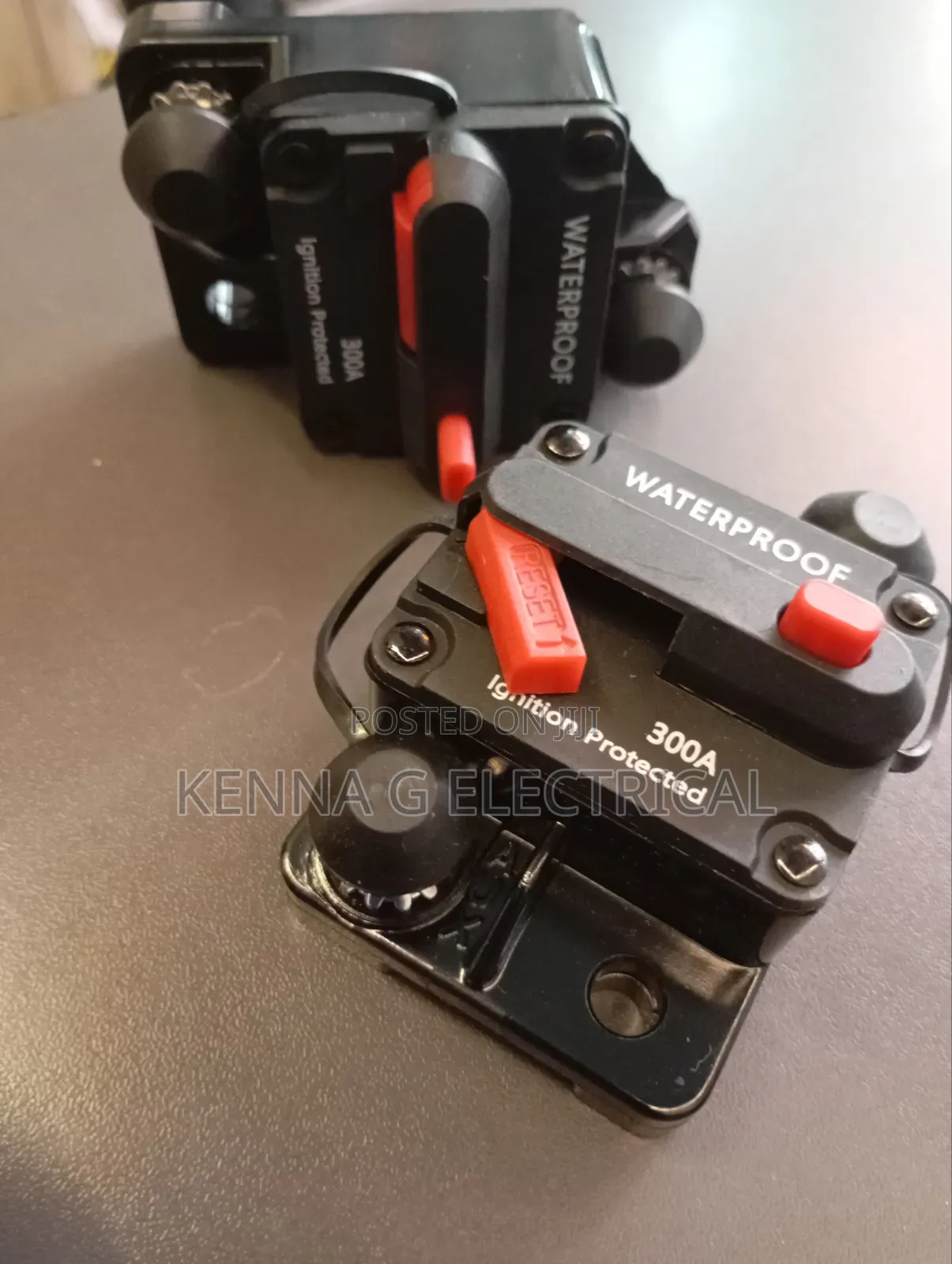 Circuit Breaker 300A 12-48v