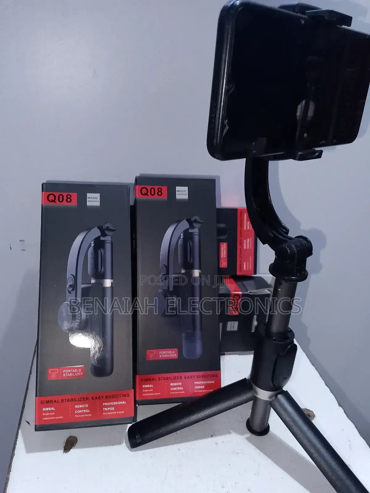 Gimble Stabilizer Q08 With Tripod Stand for Easy Shooting