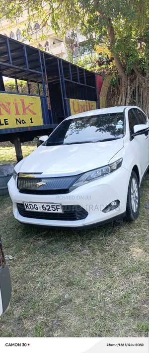 Toyota Harrier 2.0 2015 White