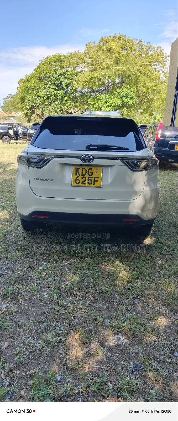 Toyota Harrier 2.0 2015 White